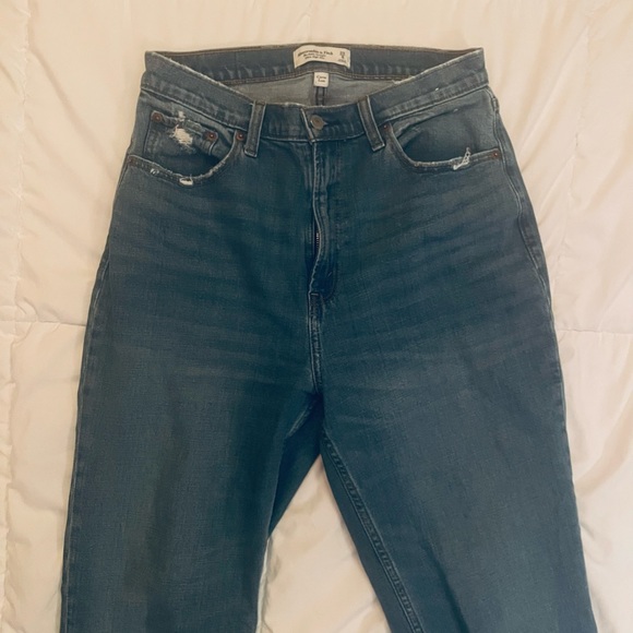 Abercrombie & Fitch Curve Love Ultra High Rise Ankle Straight Jeans - Picture 2 of 4
